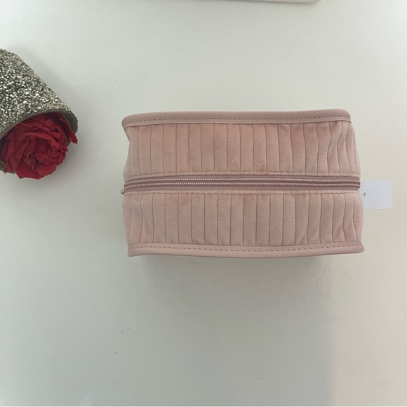 Bath & Body Works Pink Velvet Travel Toiletry Bag / Makeup Bag - Reemoly - Picture 6 of 11